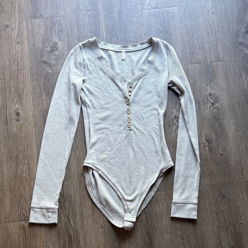 Never worn - Free People Gray Long Sleeve Bodysuit